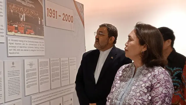 Berkeliling bersama di pameran Indonesia-Iran
