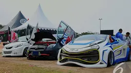 Tiga buah mobil yang telah dimodifikasi ikut mejeng dalam Automodfest 2014, Jakarta, Minggu (9/11/2014) (Liputan6.com/Andrian M Tunay)