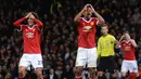 Penyerang MU, Anthony Martial tampak kecewa gagal memnafaatkan peluang saat melawan West Ham pada laga Liga Premier Inggris di Stadion Old Trafford, Inggris, Sabtu (5/12/2015). (AFP Photo/Oli Scarff)