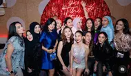 Geng Cendol hingga Aaliyah Massaid saat Hadir di Pesta Ulang Tahun MUA Marlene Hariman. [@aurelie.hermansyah]