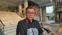 Anggota Komisi III DPR Hinca Panjaitan usai membuat laporan ke Kejati Riau terkait dugaan korupsi di PT Pertamina Hulu Rokan. (Liputan6.com/M Syukur)
