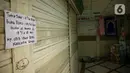 Sebuah kertas berisi pengumuman penutupan dipasang di salah satu toko di Pasar Tanah Abang, Jakarta Pusat, Selasa (11/6/2021). Pasar Tanah Abang akan tutup sementara pada 12 hingga 18 Mei mendatang guna menyambut libur lebaran dan perawatan rutin. (Liputan6.com/Faizal Fanani)
