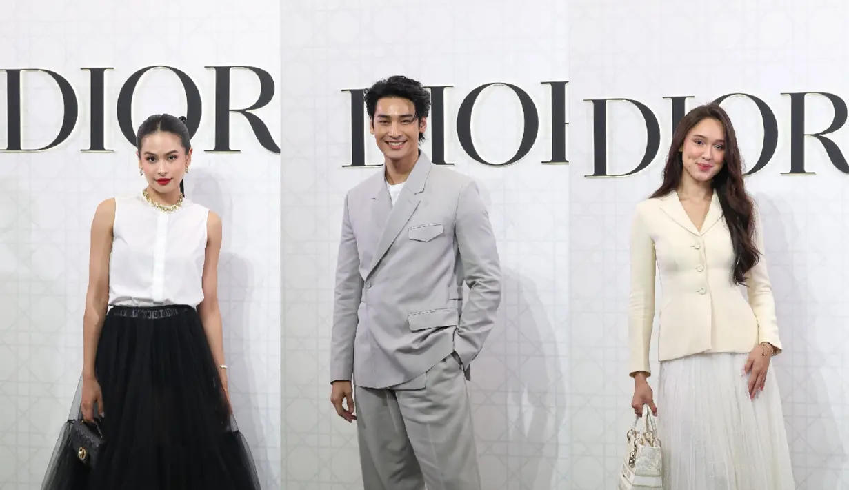 Pembukaan kembali butik Dior Plaza Indonesia dirayakan dengan acara koktail pada akhir pekan lalu. Sederet public figure turut meramaikan acara tersebut dengan tampilan menawan khas Dior bernuansa netral.