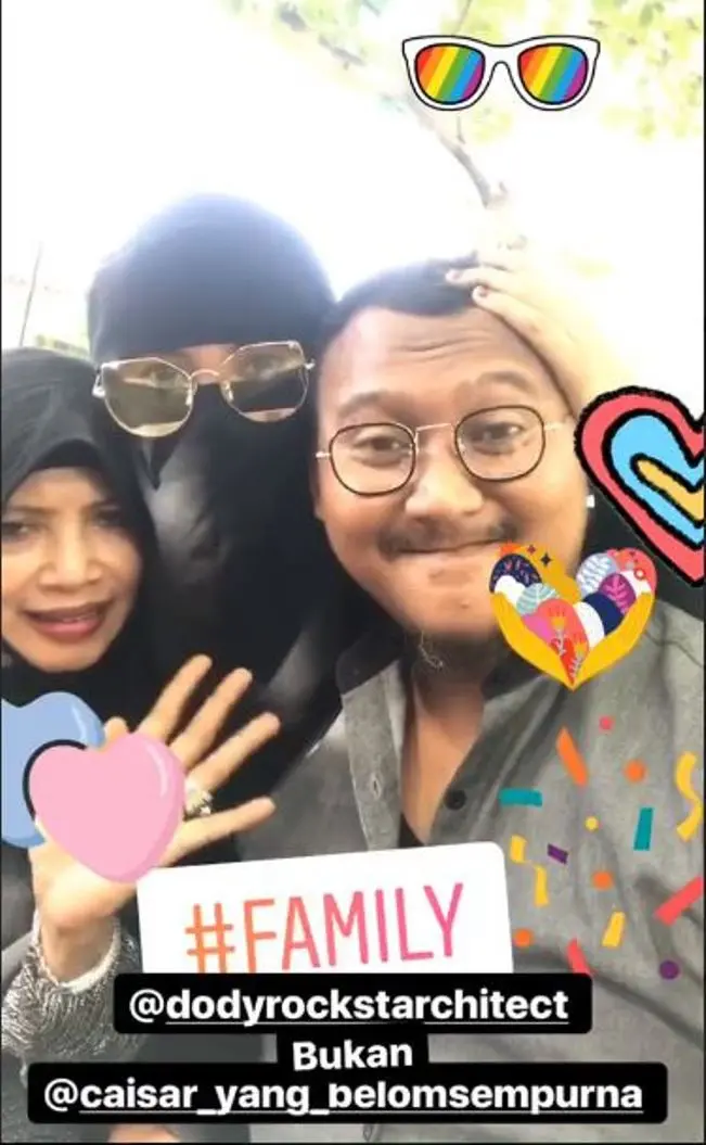 Mantan istri Caisar, Indadari pelukan dengan pria lain. (Foto: Instagram)