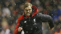 Jurgen Klopp berlari-lari ke arah Allen yang mencetak gol telat (Reuters)