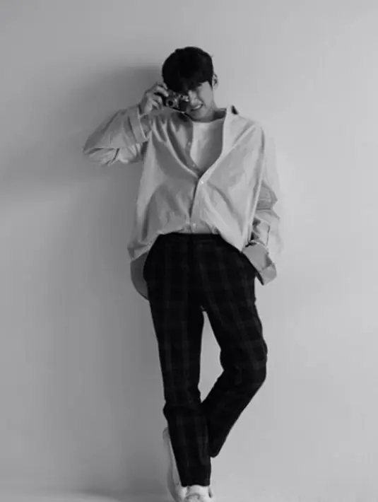  “Harapannya, aku dapat menjalani wamil dengan lancar. Aku akan melakukan segalanya dengan baik dan saat kembali nanti aku dapat menjadi prian yang lebih jantan,” tambahnya. (Instagram/jichangwook)