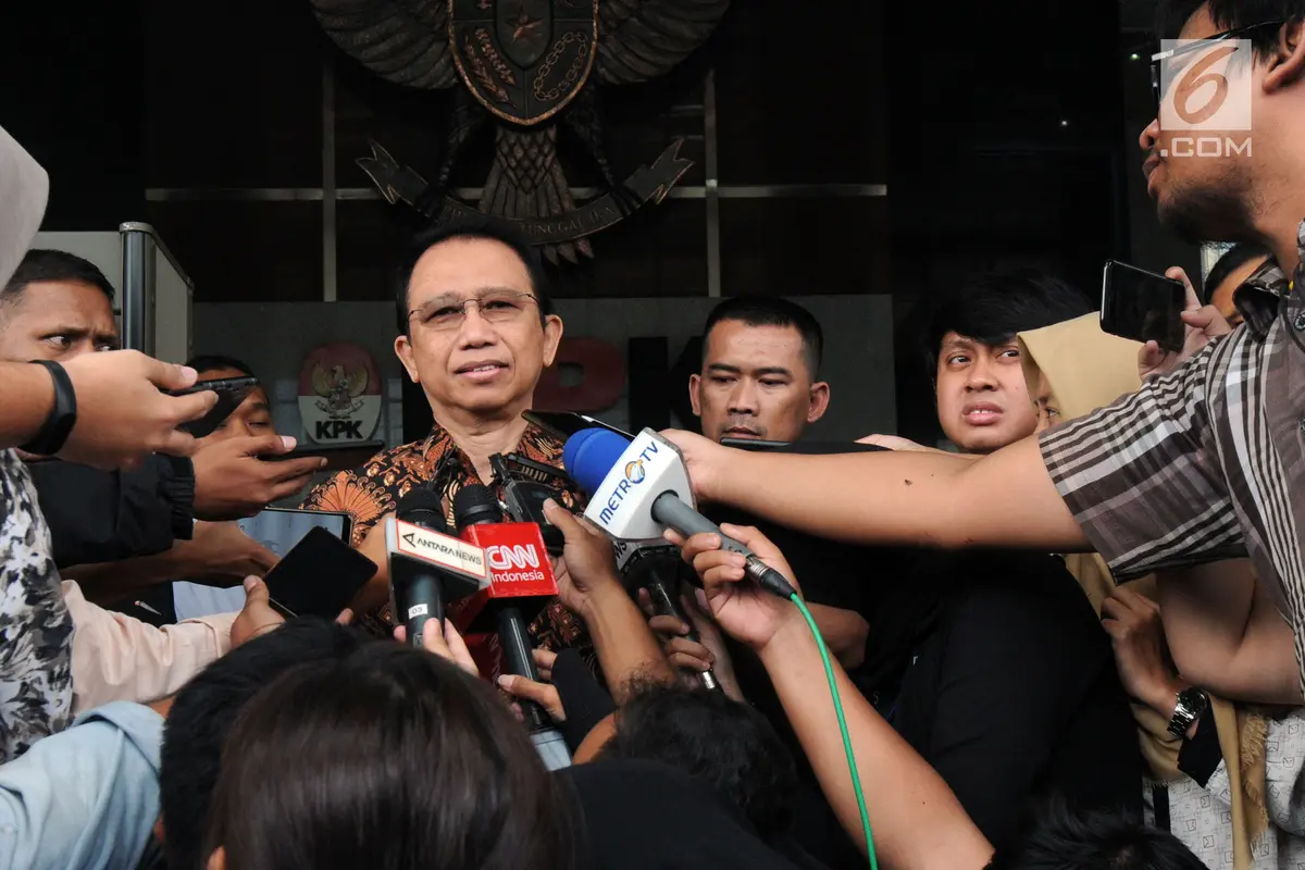 Usai Diperiksa KPK, Marzuki Alie Tenteng Nasi Kotak