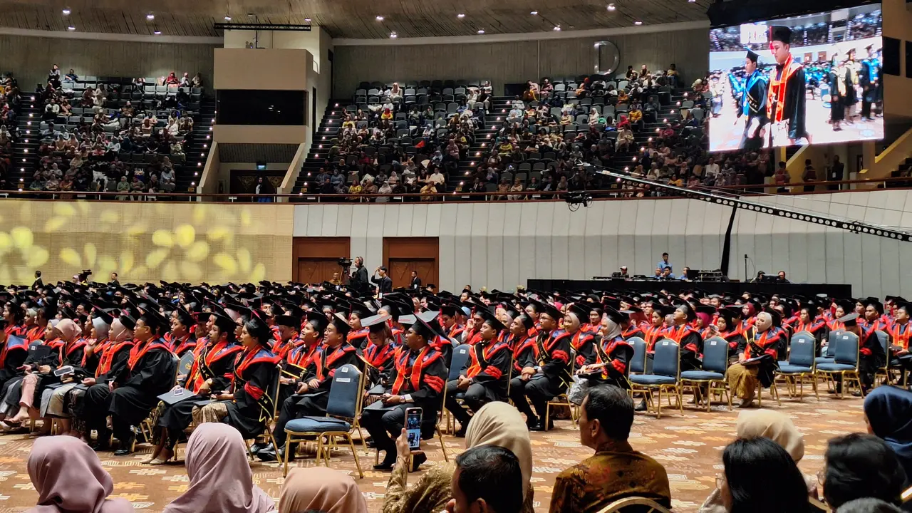 wisuda universitas trisakti