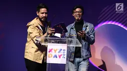 Konten kreator Aulion memberi sambutan saat menerima penghargaan best creator for art dalam acara XYZ Day 2018 di The Hall Senayan City, Jakarta, Rabu (25/4). (Liputan6.com/Herman Zakharia)