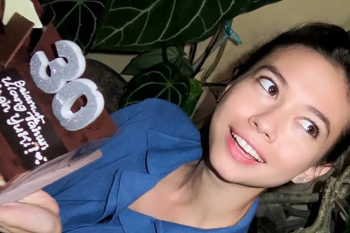 Wajah Natural nan Glowing Yuki Kato di Ulang Tahun ke-30
