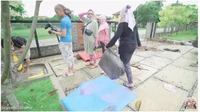 6 Potret Rumah Gen Halilintar Pasca Kebanjiran, Berantakan dan Penuh Sampah