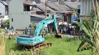 Eksekusi pembebasan lahan untuk proyek Tol Cimanggis-Cibitung di Desa Cijengkol, Kecamatan Setu, Kabupaten Bekasi, Jawa Barat. (Liputan6.com/Achmad Sudarno)