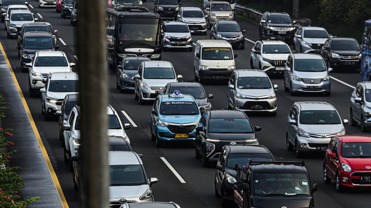 Kepadatan Arus Balik Lebaran Idul Fitri 2023 di Tol Jagorawi