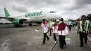 Sejumlah petugas BNNP DIY melakukan sidak di bandara Adisucipto,Yogyakarta, Kamis (6/10). Sidak dilakukan untuk menagntisipasi penyalahgunaan narkoba saat menerbangkan pesawat. (Liputan6.com/Boy Harjanto)