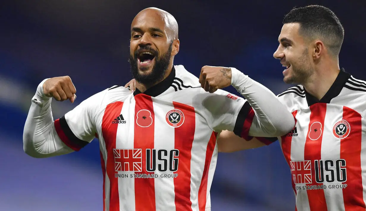 Pemain Sheffield United, David McGoldrick, melakukan selebrasi usai mencetak gol ke gawang Chelsea pada laga Liga Inggris di Stadion Stamford Bridge, Sabtu (7/11/2020). Chelsea menang dengan skor 4-1. (Ben Stansall/Pool via AP)