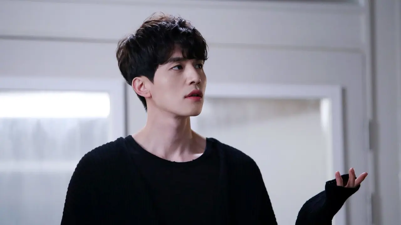 Lee Dong Wook memberikan jawaban kepada Heo Youngji yang ingin menikah dengannya.
