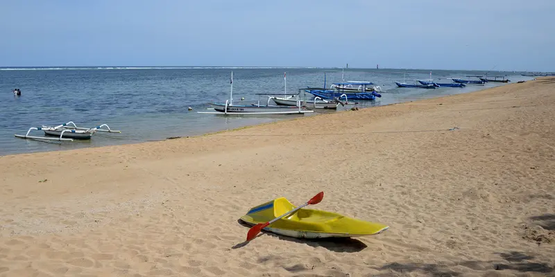 FOTO: Suasana Pantai Sanur di Hari Pertama Pembukaan Bali untuk Wisman