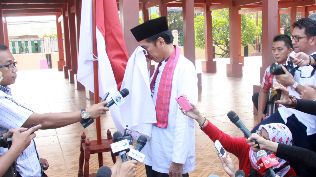 Jokowi cium Merah Putih di Rumah si Pitung