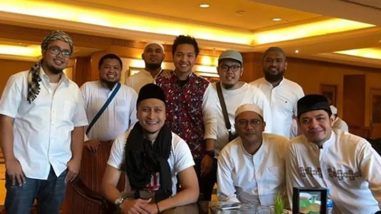 [Bintang] Dude Harlino dan Arie Untung