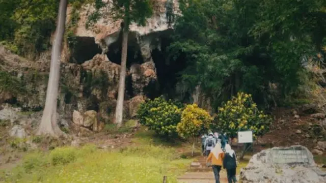 Gua Batu Hapu di Kabupaten Tapin