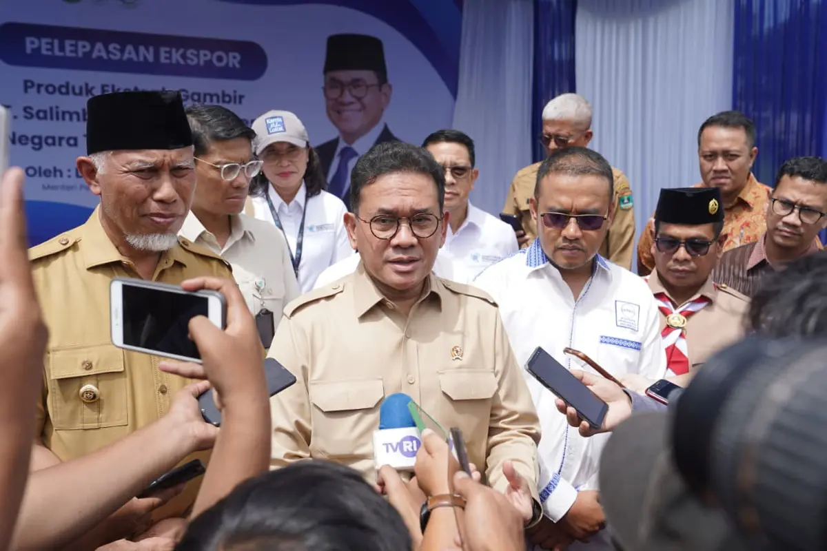 Menteri Perdagangan (Mendag) Budi Santoso melepas ekspor gambir di Padang, Sumatra Barat, Selasa (18/11/2025). (Foto: Istimewa)