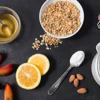 Ilustrasi Mengkreasikan Menu Sarapan Sereal / by freepik