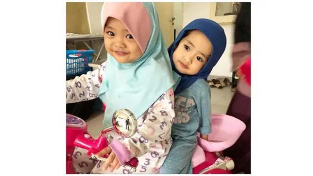 Maryam Nusaibah Abdullah dan Khadeejah Faatimah Abdullah