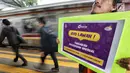 Komunitas pengguna KRL melakukan aksi simpatik cegah pelecehan seksual di Stasiun Tanah Abang, Jakarta, Jumat (9/2). Mereka mengajak pengguna KRL untuk mencegah pelecehan seksual di transportasi umum. (Liputan6.com/Fery Pradolo)
