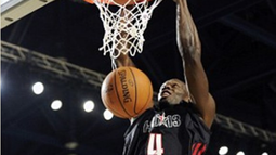 Usain Bolt melakukan Slam Dunk di NBA All-Star celebrity 