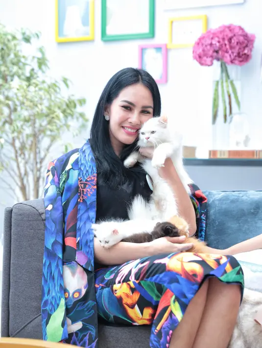 Perempuan kelahiran Palembang 26 tahun silam ini juga sudah menganggap keduanya seperti anak kandungnya sendiri. Baginya, itu merupakan bagian hidupnya yang akan di urus seumur hidupnya. (Adrian Putra/Bintang.com)