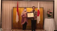 Kementerian Luar Negeri Jepang memberikan penghargaan kepada Direktur Wahid Foundation, Yenny Wahid, atas kontribusinya yang signifikan dalam membangun hubungan Indonesia-Jepang (Istimewa)