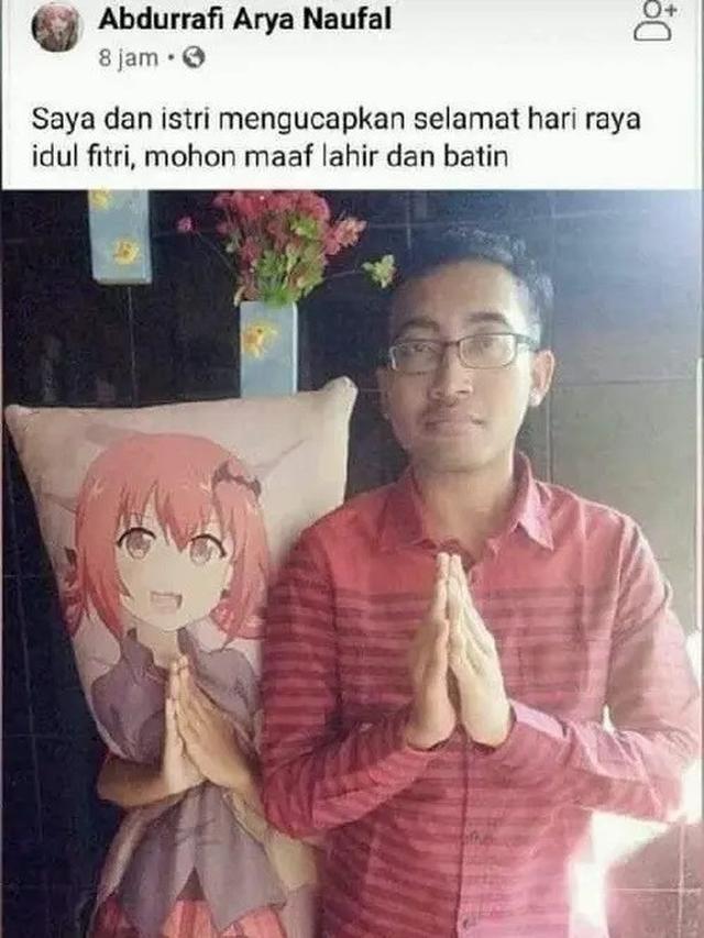 6 Potret Bantal Wibu Ini Nyeleneh Banget, Halu Gambar Anime