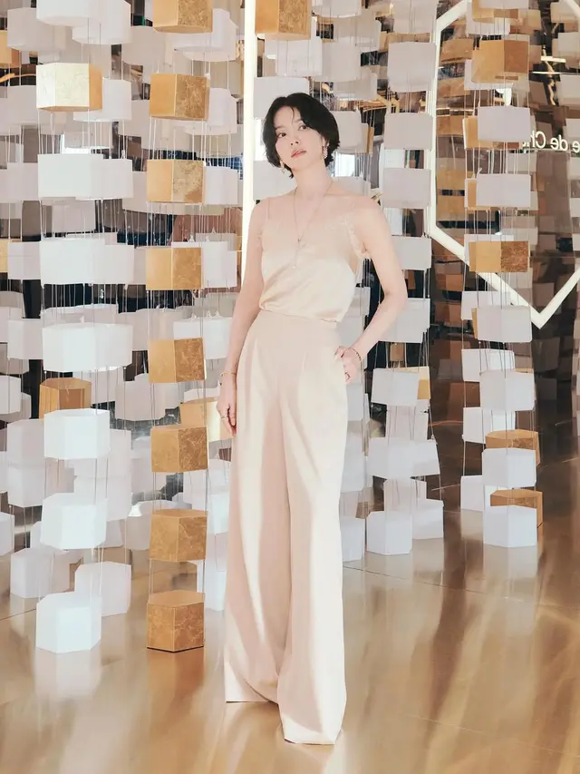 Pesona Awet Muda Song Hye Kyo di Event Chaumet, Elegansi Wanita Karier Sukses dalam Balutan Gaya Minimalis dan Pixie Cut yang Fresh