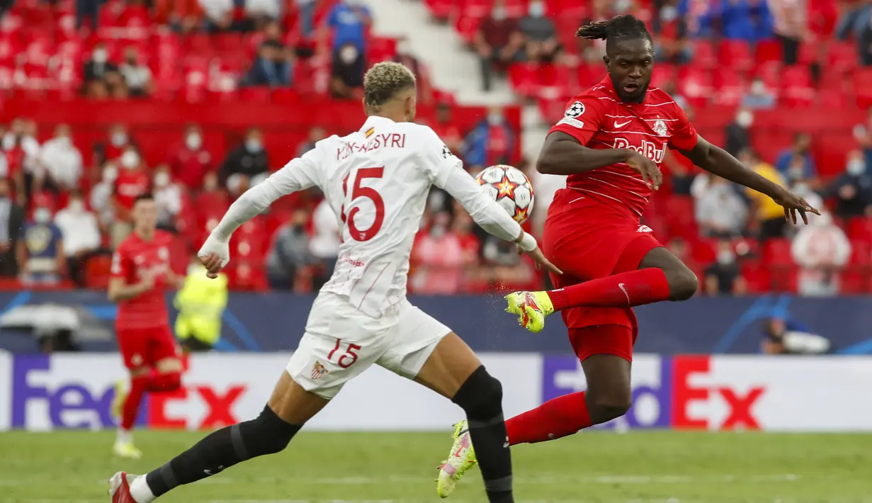 Sementara tuan rumah dipaksa bermain dengan 10 pemain pada hampir sepanjang babak kedua. Striker Youssef En-Nesyri dikeluarkan wasit karena mendapatkan kartu kuning kedua. (Foto: AP/Angel Fernandez)