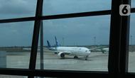 Pesawat Garuda berada di landasan pacu Terminal 3, Bandara Soekarno Hatta, Banten, Rabu (17/11/2021). Maskapai Garuda Indonesia akan menutup 97 rute penerbangannya secara bertahap hingga 2022 mendatang bersamaan dengan proses restrukturisasi yang tengah dilakukan. (Liputan6.com/Angga Yuniar)