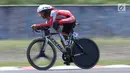 Atlet ParaCycling, M Fadli Immamuddin saat laga di nomor Individual Time Trial C4 Asian Para Games 2018 di Sirkuit Sentul Bogor, Senin (8/10). M Fadli mencatat waktu 28 menit 21,835 detik dan memastikan meraih perak. (Liputan6.com/Helmi Fithriansyah)