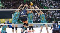 Tim voli putri Jakarta Pertamina Enduro kalah 1-3 (23-25, 25-11, 21-25, 21-25) dari Jakarta Electric PLN di GOR Bung Tomo, Surabaya, Sabtu (6/7/2024) malam. (Bola.com/Aditya Wany)