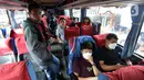 Ribuan orang secara bersamaan mendatangi Terminal Kalideres untuk berangkat menuju berbagai destinasi, di antaranya, Jawa Tengah, Padang, Palembang, Bengkulu dan Lampung. (Liputan6.com/Johan Tallo)