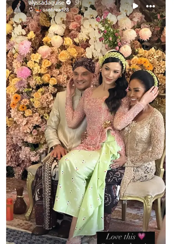 6 Pesona Alyssa Daguise Berkebaya Pink dan Batik Hijau di Siraman, Kombinasi Memukau