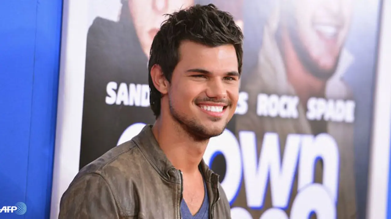 taylor-lautner-130731c.jpg