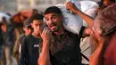 Di Khan Younis, beberapa orang terluka dalam serangan Israel terhadap kelompok warga penunggu bantuan. Dan di Gaza Utara, tujuh orang tewas dalam serangan Israel yang menargetkan rute yang dilalui truk pengangkut bantuan di kota Al-Sudaniya dan Beit Lahia. (BASHAR TALEB/AFP)