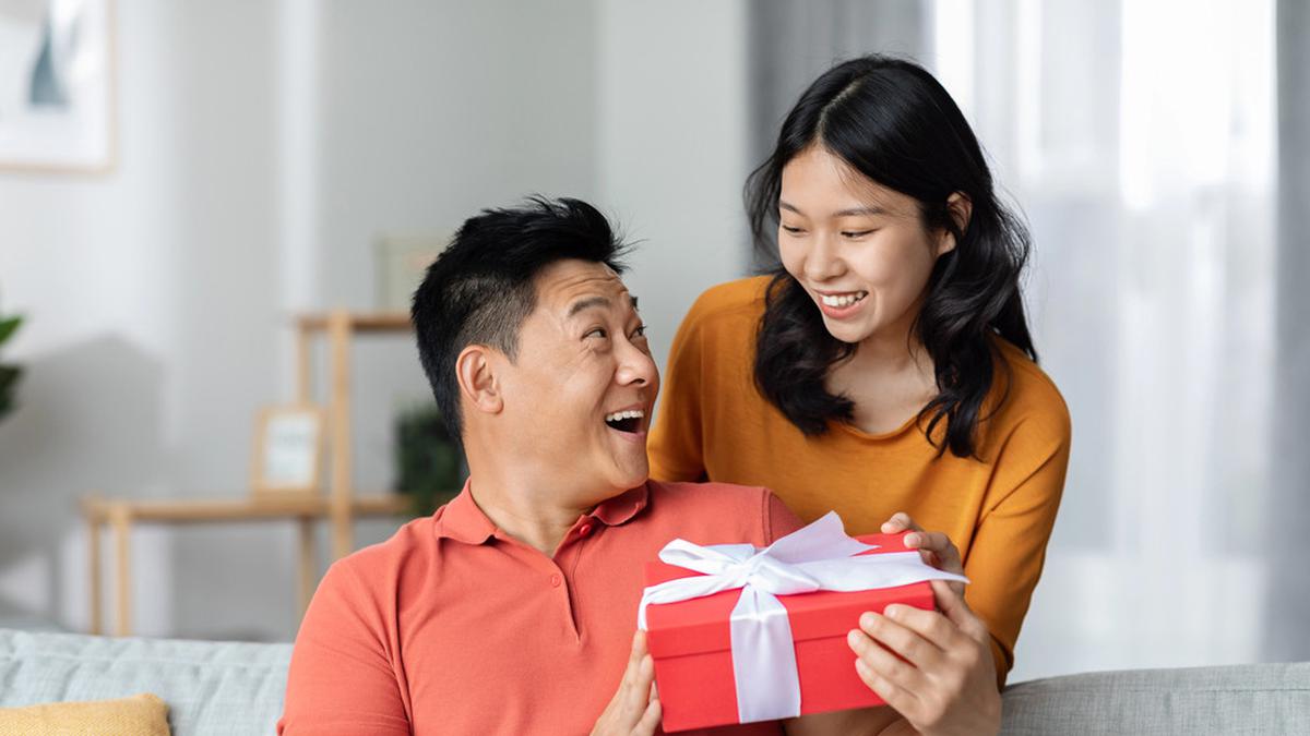 Nggak Perlu Bingung, Ini 10 Rekomendasi Kado Valentine untuk Pria yang Pasti Kepakai