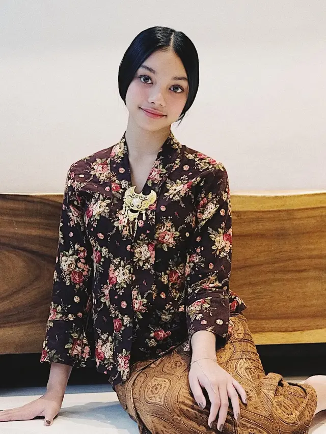 8 Gaya Artis Pakai Kebaya Floral yang Bisa Jadi Inspirasi untuk 17-an, dari Syifa Hadju, Beby Tsabina, hingga Andien Aisyah