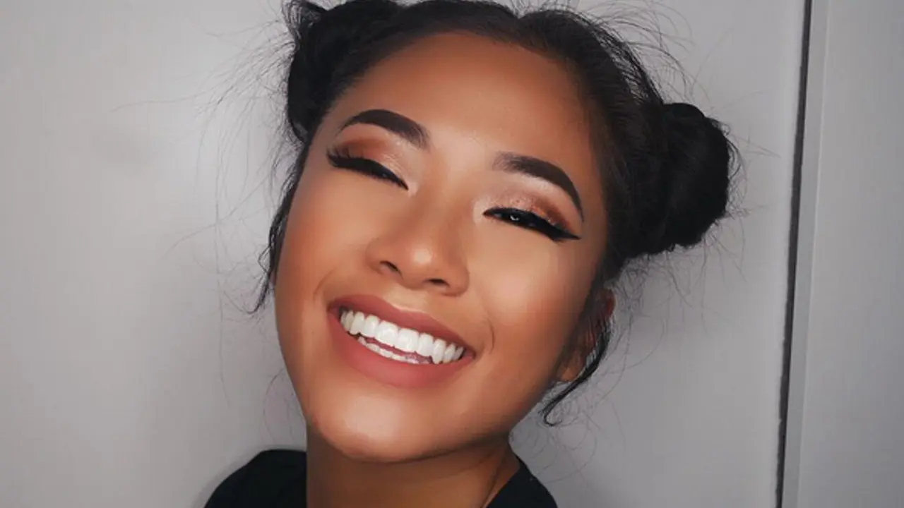 Tutorial Makeup ala MUA London Ini Bikin Ngakak Sekaligus Cantik