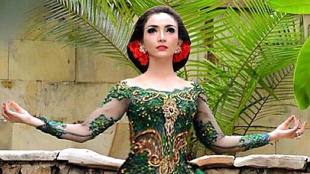 [Bintang] Roro Fitria