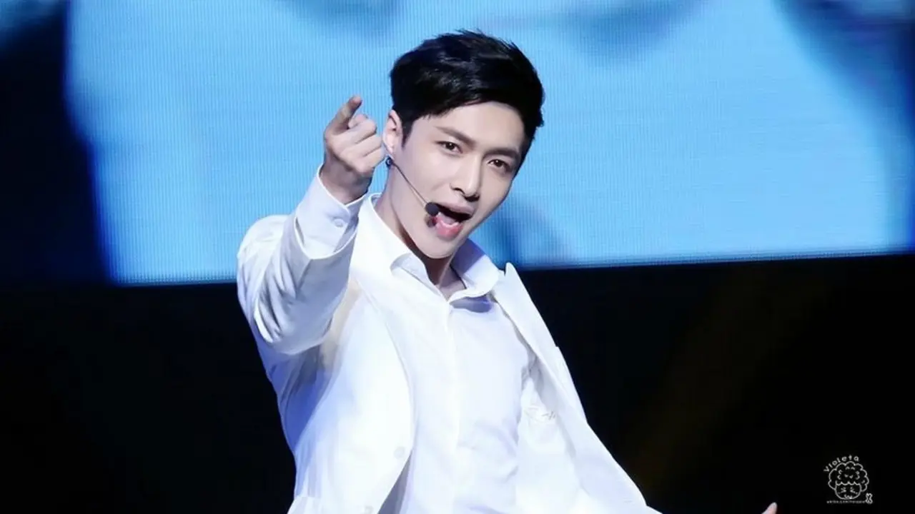 Meski Cedera, Lay EXO Tetap Lakukan Tugasnya dengan Baik