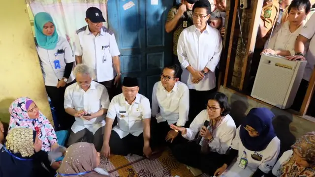 Menteri Keuangan Sri Mulyani Indrawati memantau langsung Program Pembiayaan Ultra Mikro (UMi) di Belawan, Kota Medan, Sumatera Utara, Selasa (16/1/2018). (Reza Efendi/Liputan6.com)