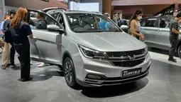 Wuling Cortez CE 1.5T Lux+ memberikan value for money memukau. Mesin 1.500cc turbo bertransmisi CVT yang digunakannya mampu menyemburkan tenaga 140 Hp dengan torsi 250 Nm. Dibanderol  seharga Rp299,3 juta anda bisa mendapatkan mobil dengan captain seat, jok kulit, mesin bertenaga, electric parking brake dengan auto hold, layar headunit 10,25 inci dan kelegaan kabin untuk tujuh penumpang.