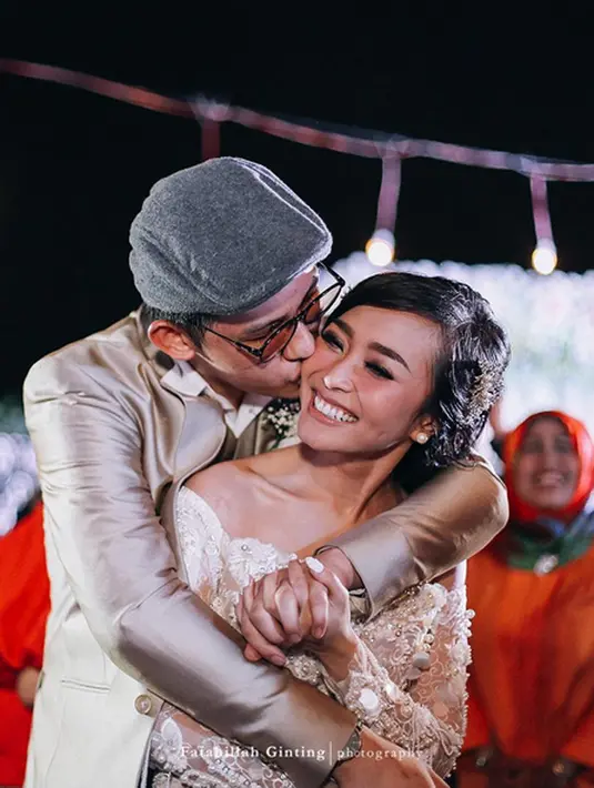 Mengetahui rasa masakan ada yang kurang pas, tidak membuat Jevin marah atau menghardik istrinya. "Kalau masakan gak enak, gue cuma masang muka manis padahal gak enak," tandas Jevin. (Instagram/rinni_w)