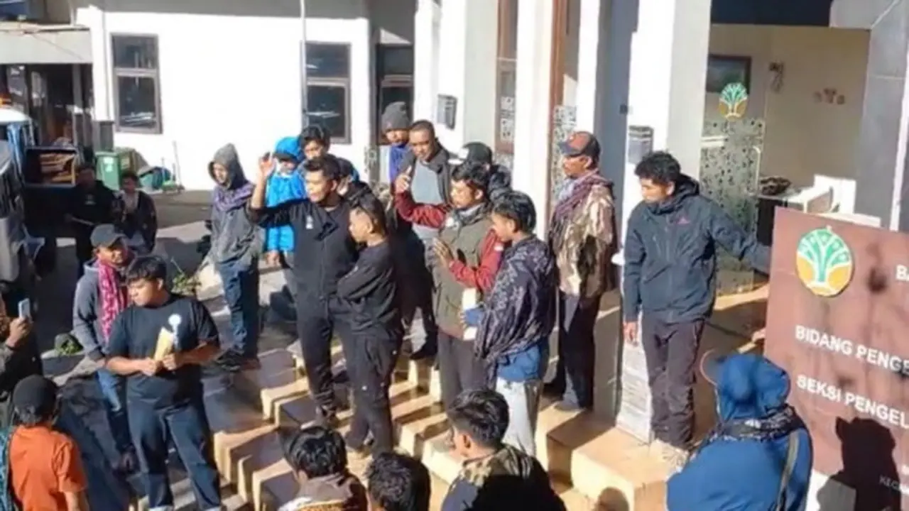 Antrian Panjang Pemeriksaan Tiket Picu Ricuh di Pintu Masuk Bromo via Cemorolawang
